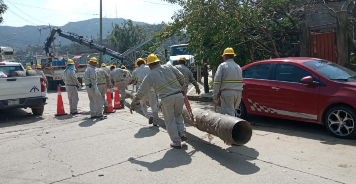 CFE ha restablecido 75% de servicio eléctrico a afectados en Guerrero por huracán ‘Otis’ 