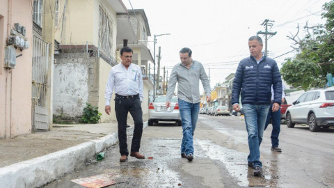 Atienden Chucho Nader y COMAPA rezago en reposición de pavimento y fugas de agua