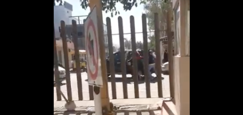 Captan en video secuestro de una mujer; presentes no reaccionaron