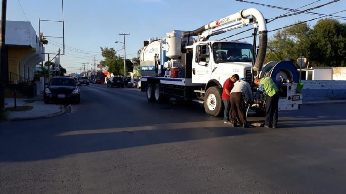 Comapa trabaja con equipo vactor