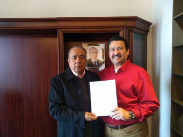 Entregan Toma de Nota al Dr. Pedro Luis, Dirigente SNTSS