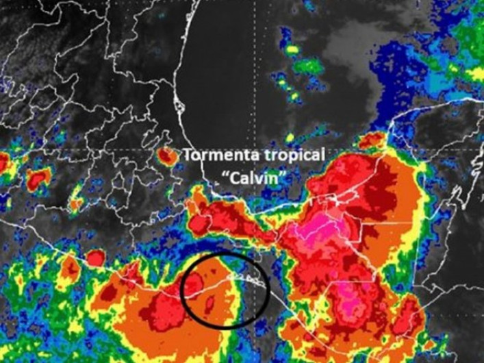 'Calvin' toca tierra en Oaxaca
