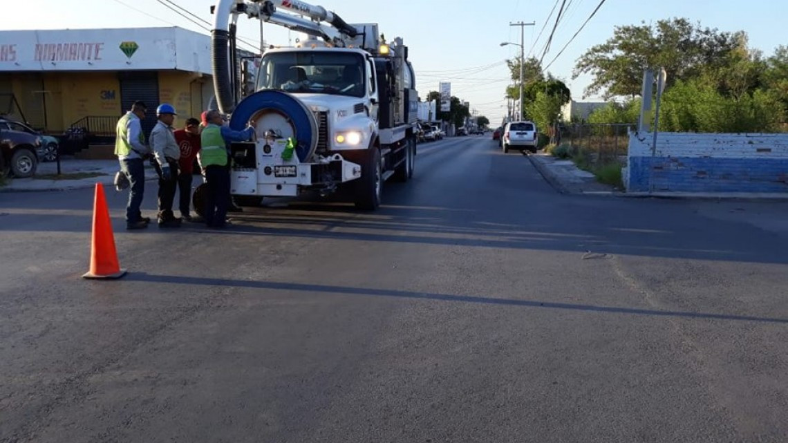 Comapa trabaja con equipo vactor