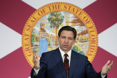 AMLO tiene desastre por cárteles y migrantes: Ron DeSantis