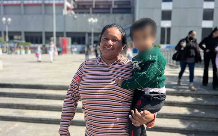 Madre rifa libro autografiado por Guillermo del Toro para pagar tratamiento de su hijo