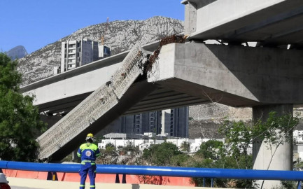 Viga de paso elevado colapsa en Santa Catarina, NL 