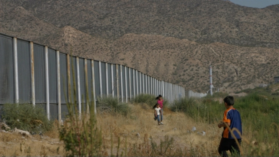México condena ante la ONU muro que quiere construir Trump