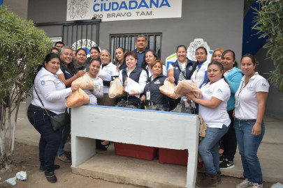 Arranca atención ciudadana con repartición de tamales