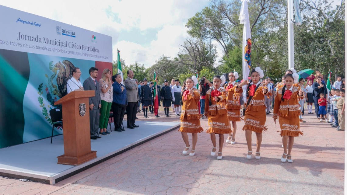 Inaugura Maki exposición de Símbolos Patrios