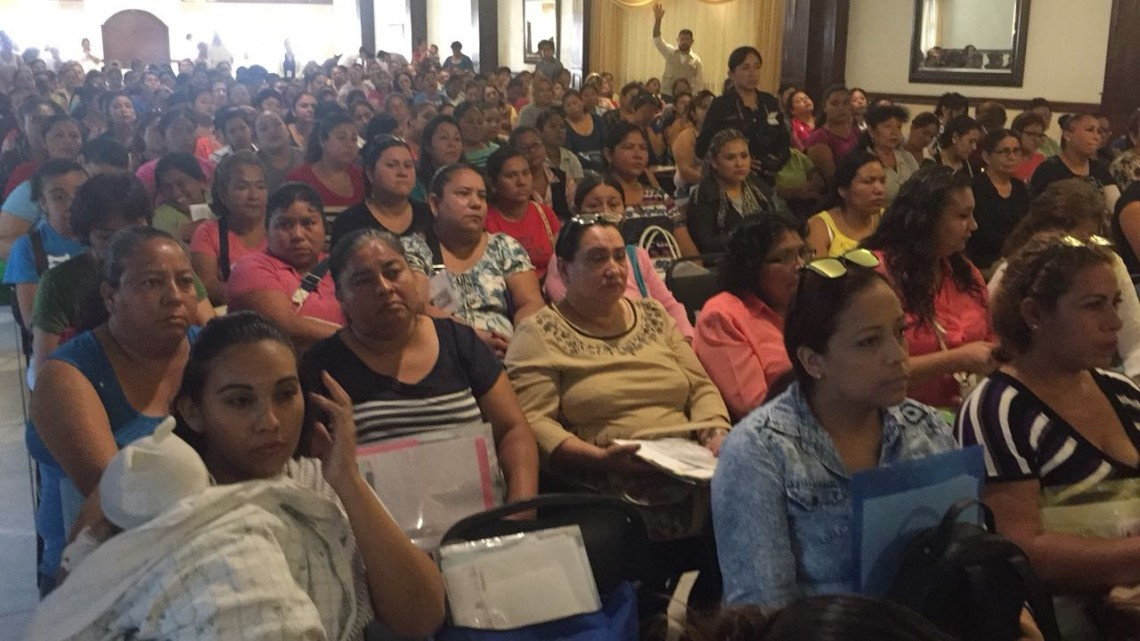 Entregan kits de información y trajeras Bansefi a mujeres Prospera