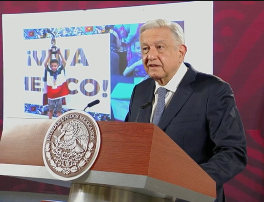 Felicita AMLO a atleta y menores que ganaron competencias de matemáticas