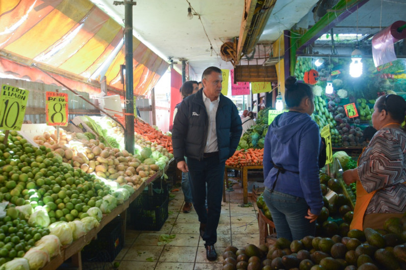 Atiende Chucho Nader Problemáticas que Afectan a Locatarios de los Mercados