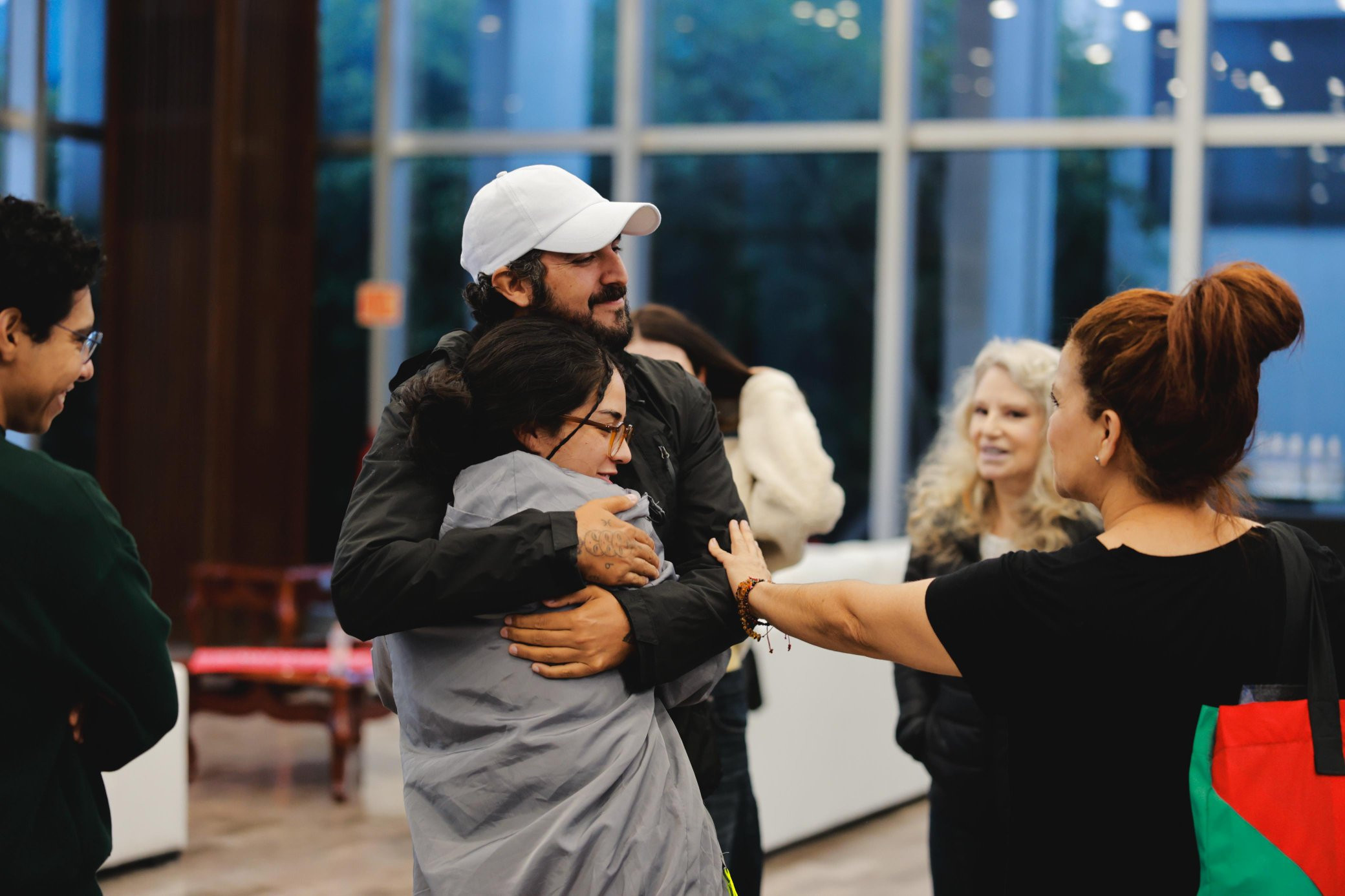 Llegan a México mexicanas y mexicanos que fueron retenidos en Israel