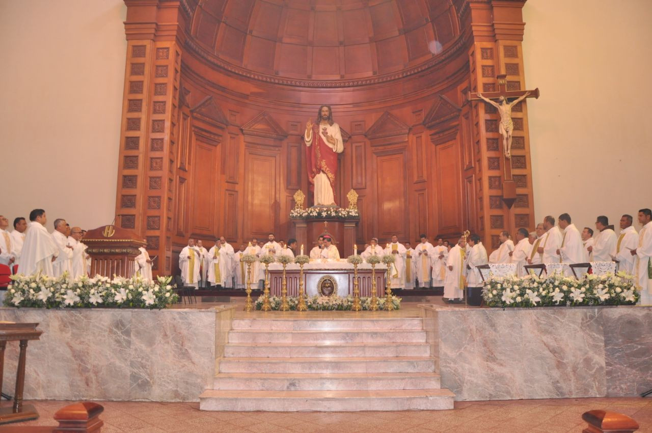 Curas renuevan promesas Sacerdotales