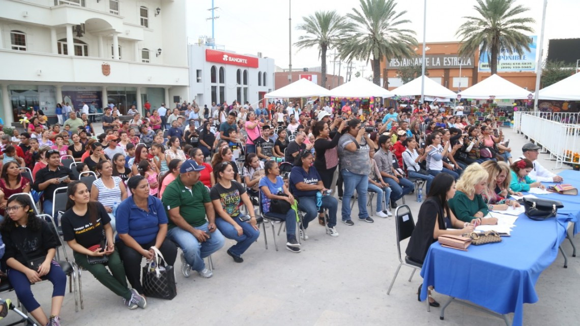 Desfile de Catrinas enaltece tradiciones mexicanas