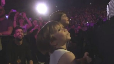Shakira y el emotivo momento con Piqué y sus hijos en concierto
