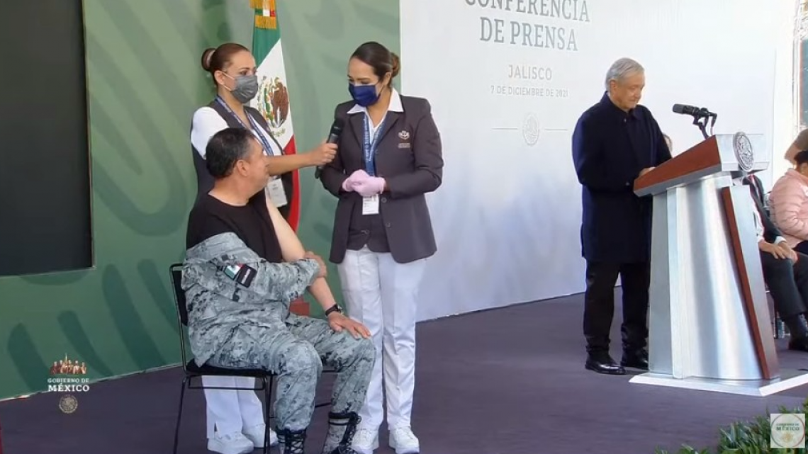 Inicia aplicación de refuerzo de vacuna contra COVId-19 a adultos mayores en México