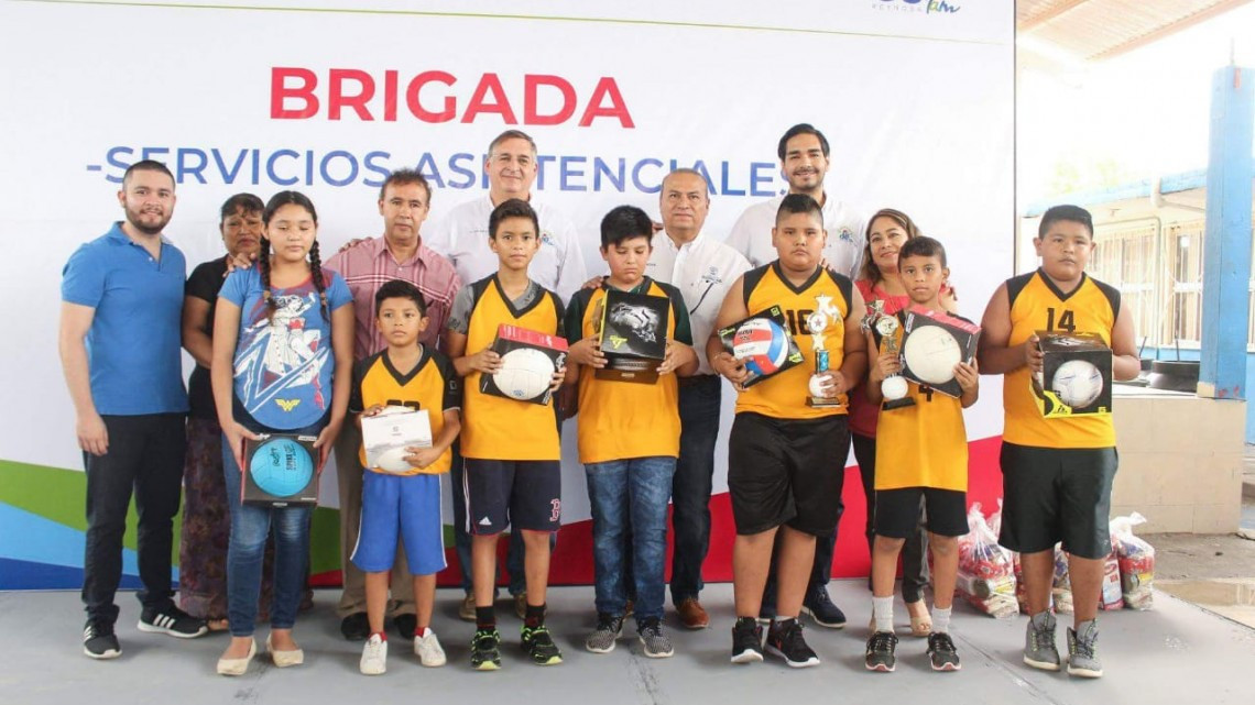 Acerca DIF servicios a familias de la colonia Tamaulipas 