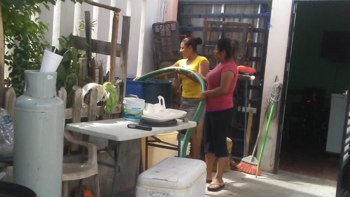 Acuden pipas a entregar agua en ejidos y colonias