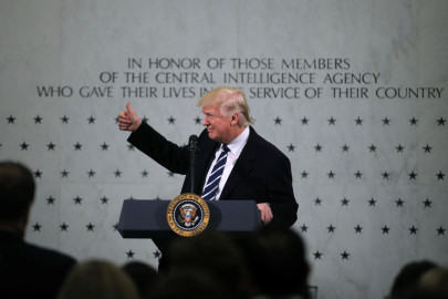 Trump elogia el trabajo de la CIA; 'estoy con ustedes mil por ciento', dice