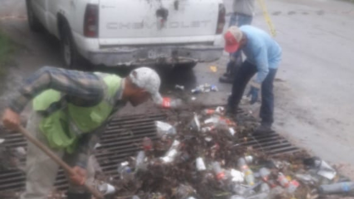 Para evitar encharcamientos COMAPA limpia pluviales   