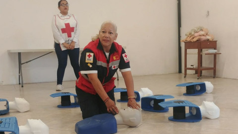 Invita Cruz Roja a cursos de RCP sólo con manos