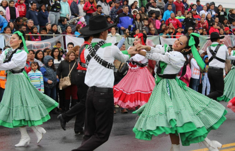 Recomiendan a escuelas desfilar con musical tradicional