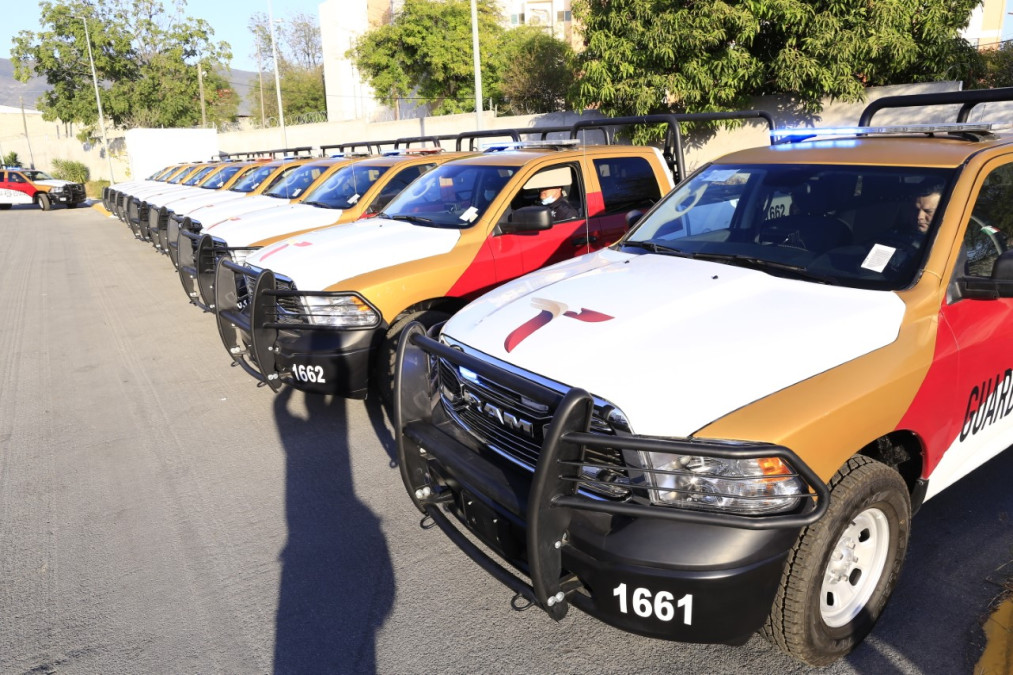 Entregan más  patrullas a la Guardia Estatal