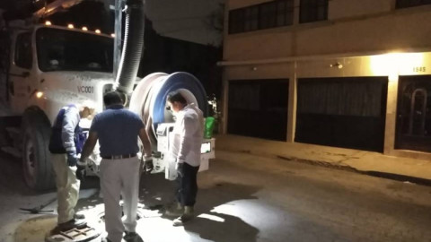 Comapa trabaja con equipo vactor