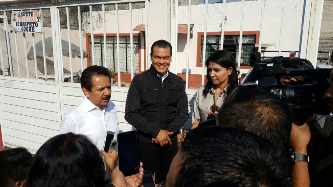 Juan Zepeda, candidato del PRD, emite su voto