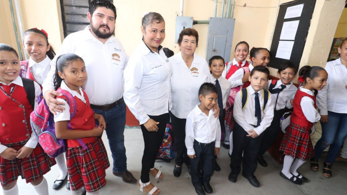 Ofrece Magda Peraza beneficios a la primaria Pedro J. Méndez