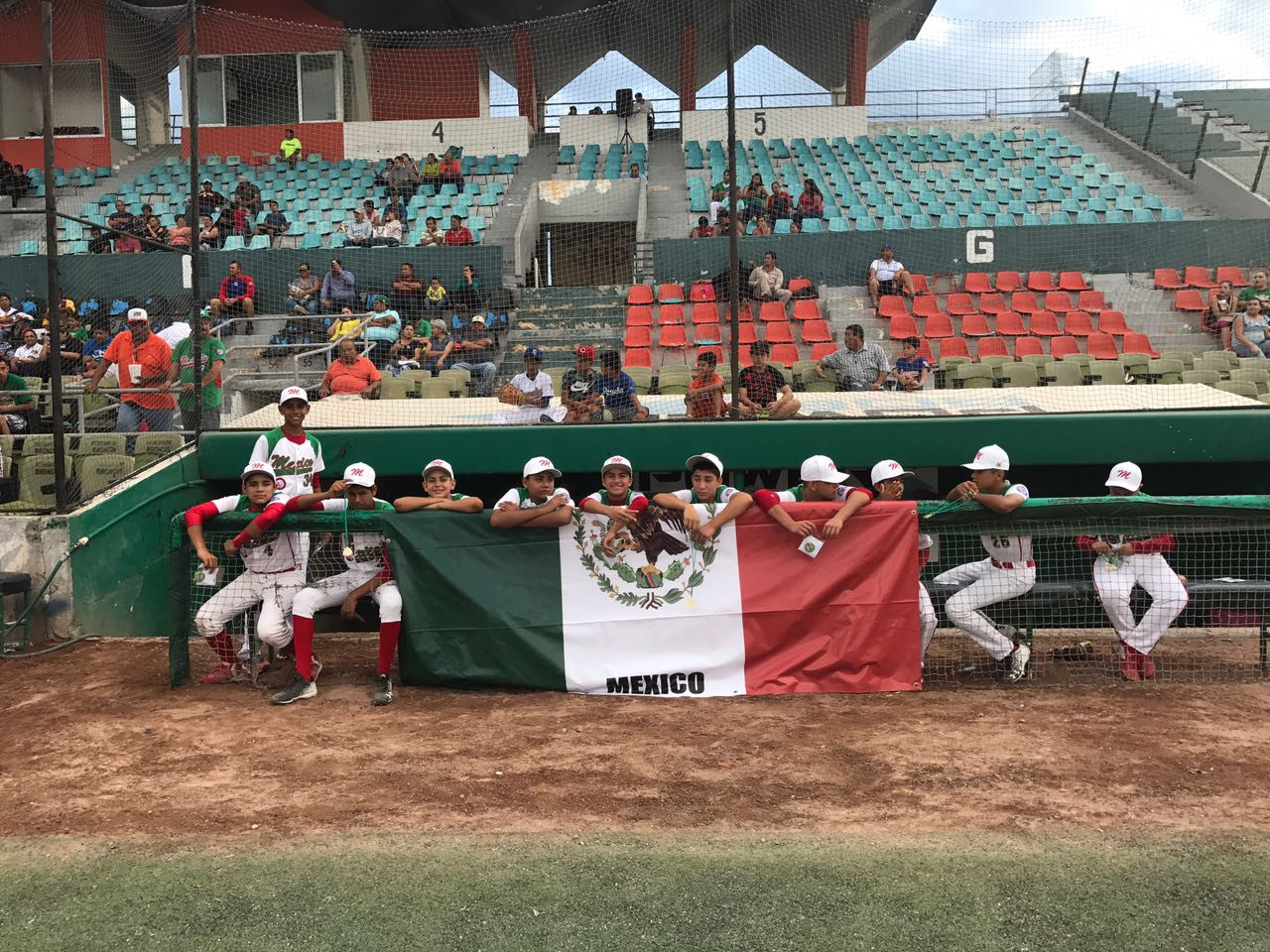 México consigue su primera victoria 