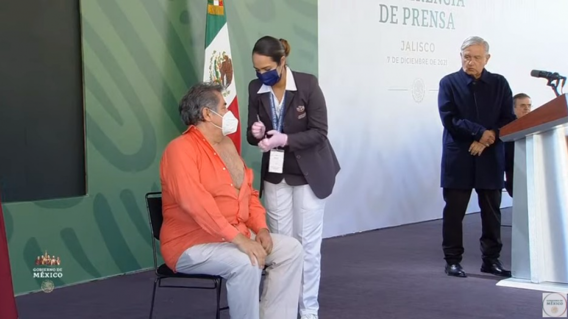 Inicia aplicación de refuerzo de vacuna contra COVId-19 a adultos mayores en México