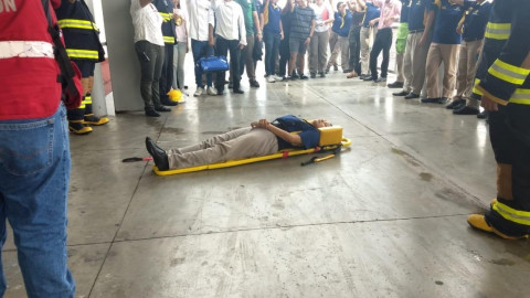 Realizan simulacro de sismo en Cinépolis Altama