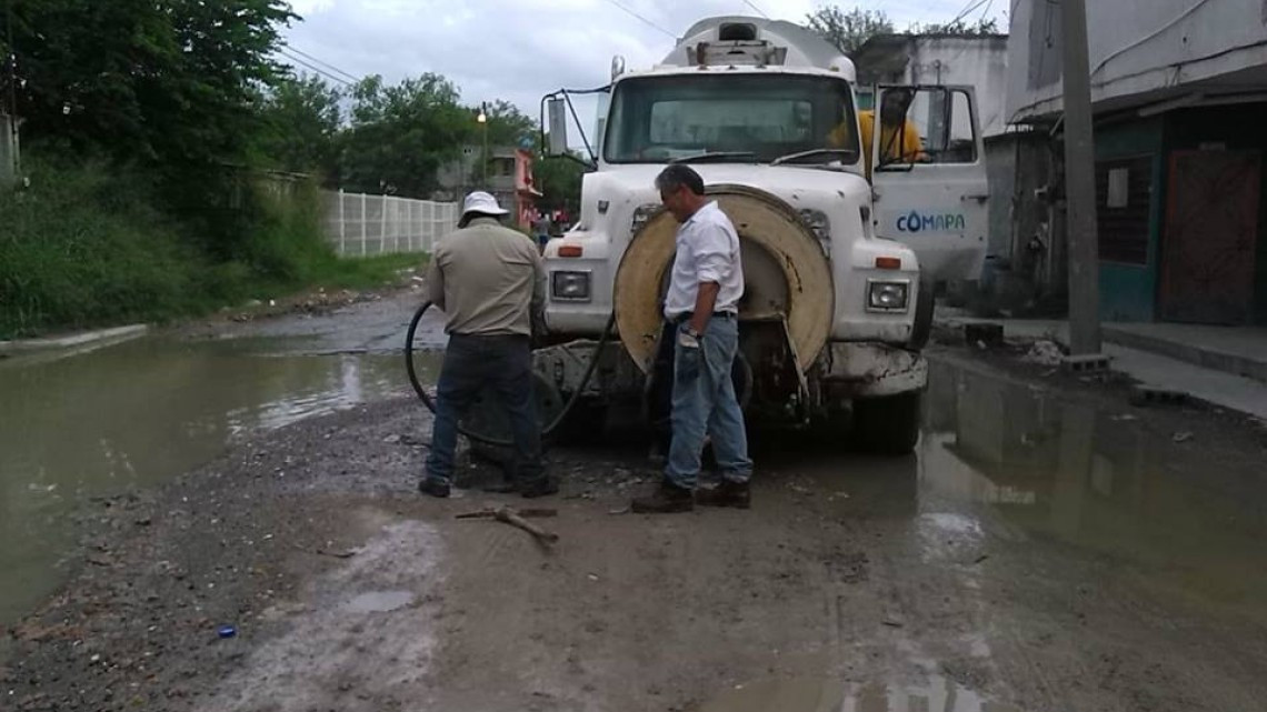 Comapa trabaja con equipo vactor