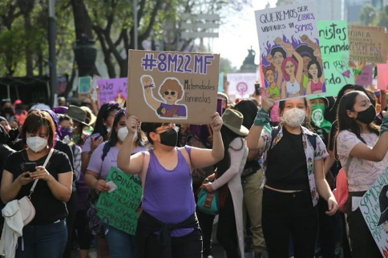 Celebra AMLO que manifestaciones feministas se desarrollaran de manera pacífica