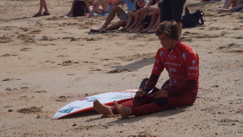 El mexicano Jhonny Corzo, campeón mundial de surf en Francia