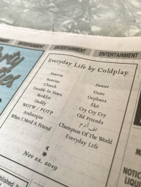 Coldplay anuncia el nombre de sus canciones en periódicos de todo el mundo