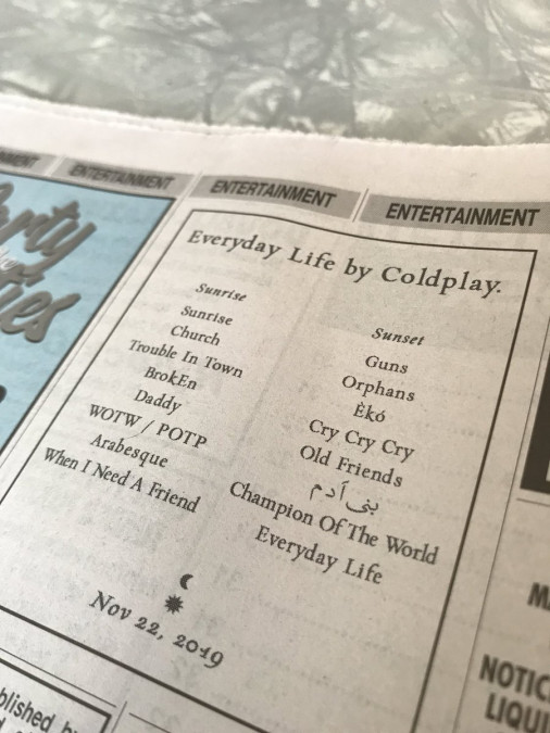Coldplay anuncia el nombre de sus canciones en periódicos de todo el mundo