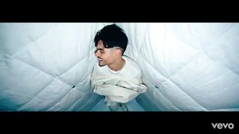 Abraham Mateo y CNCO estrenan 'Me vuelvo loco'