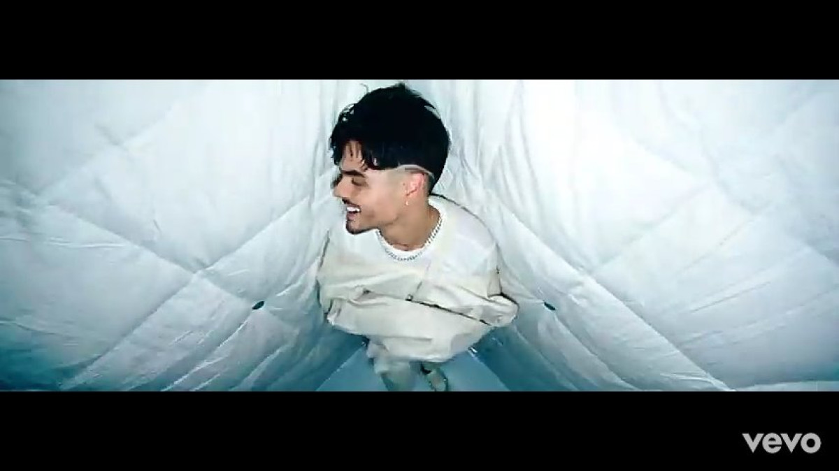 Abraham Mateo y CNCO estrenan 'Me vuelvo loco'