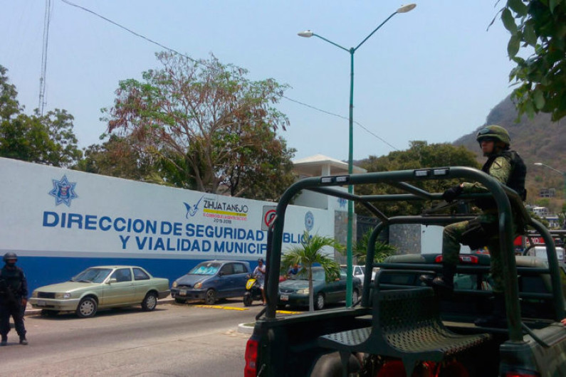 Por irregularidades darán de baja a policías de Zihuatanejo