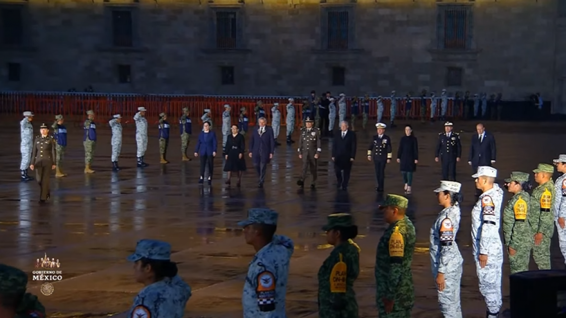 19 de septiembre: Izan la bandera en el Zócalo en memoria de las víctimas de los sismos del 85 y 2017