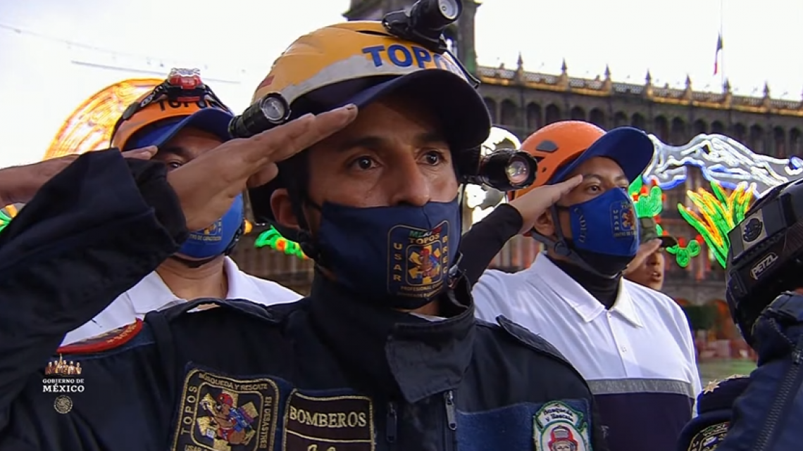 19 de septiembre: Izan la bandera en el Zócalo en memoria de las víctimas de los sismos del 85 y 2017
