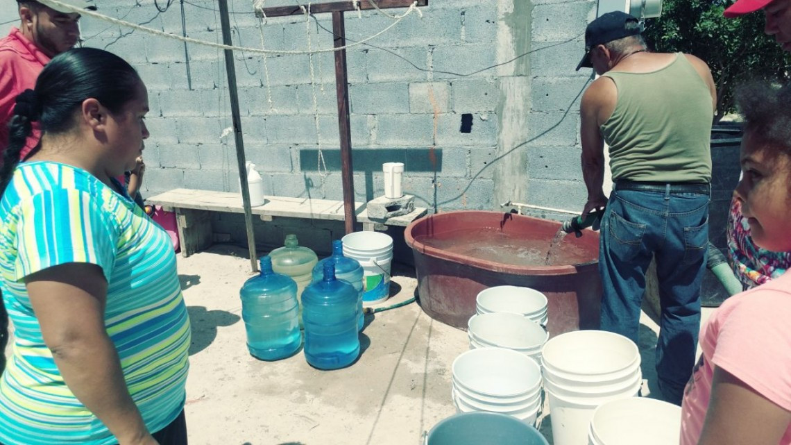 Colonias y ejidos reciben pipas con agua potable