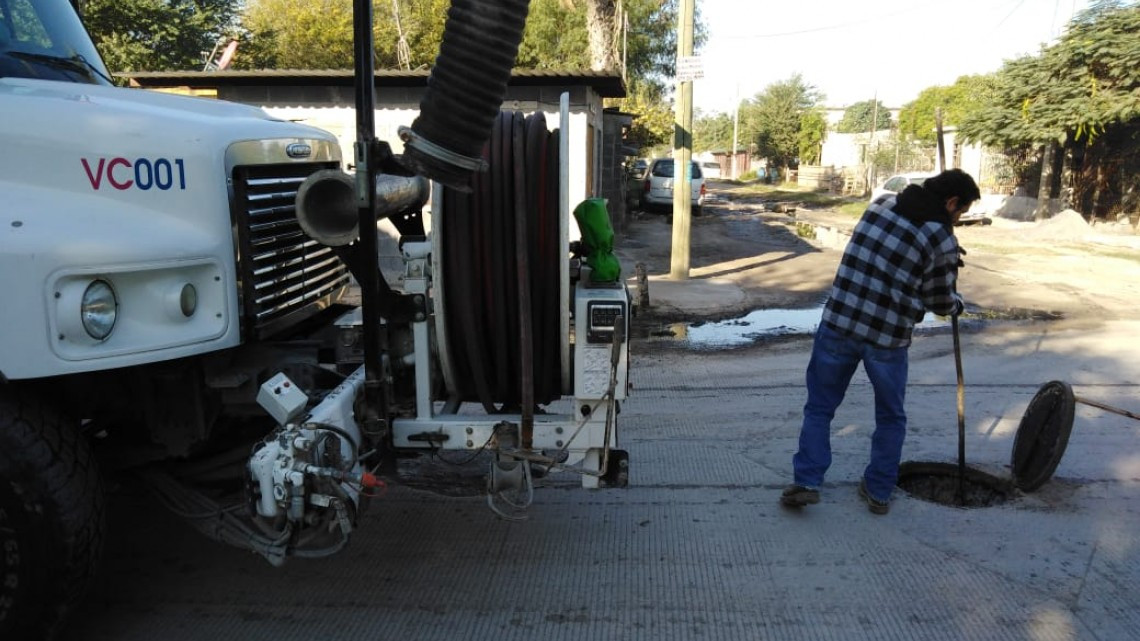 Atiende COMAPA sistema de drenaje en la Satélite