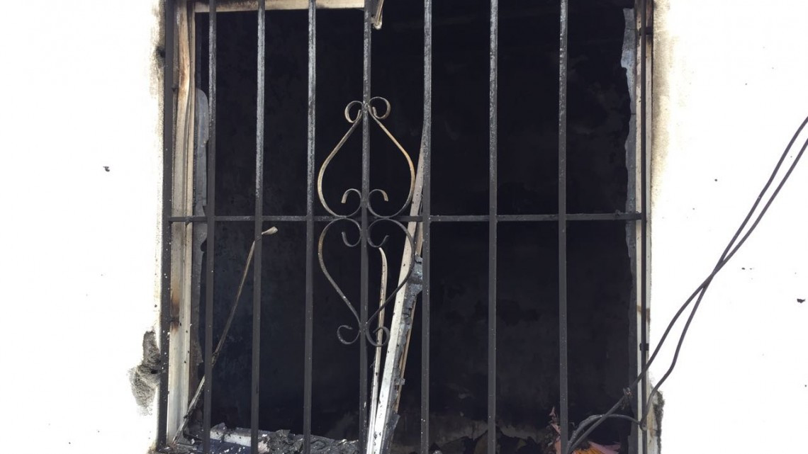Vivienda se incendia, niñas de 2 meses y su tío están graves