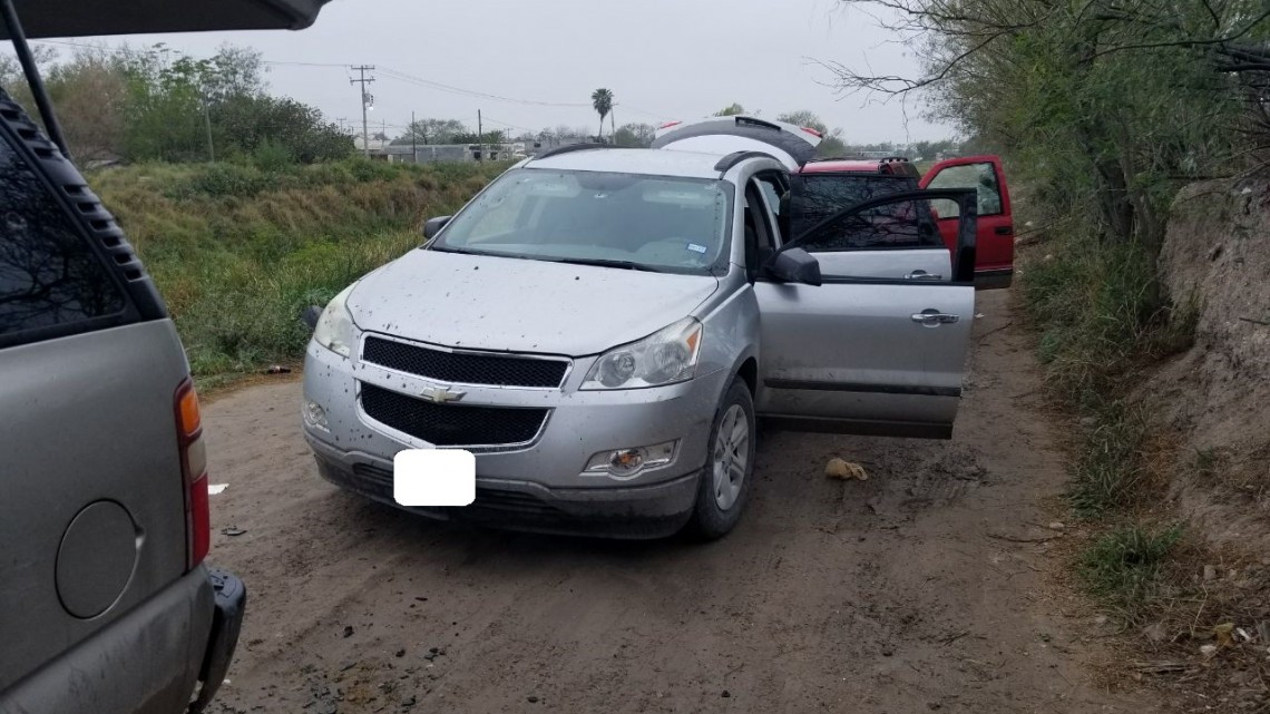 Aseguran camionetas y detienen a presuntos integrantes de grupo delincuente