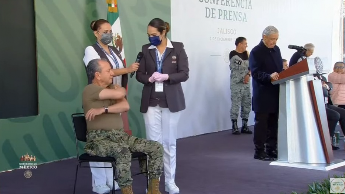 Inicia aplicación de refuerzo de vacuna contra COVId-19 a adultos mayores en México