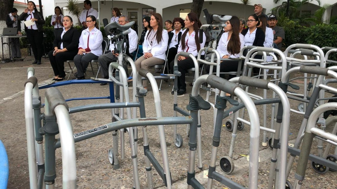 Entrega DIF aparatos funcionales a personas con discapacidad 
